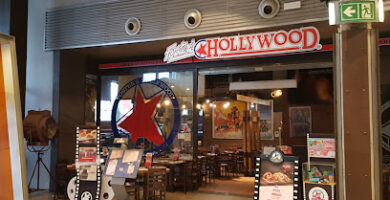 Foster&apos;s Hollywood