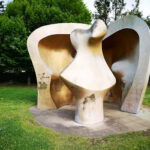 Esculturas de Henry Moore y Eduardo Chillida  Museo de escultura