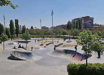Skatepark "Ignacio Echeverría el Héroe del Monopatín" - Madrid Río